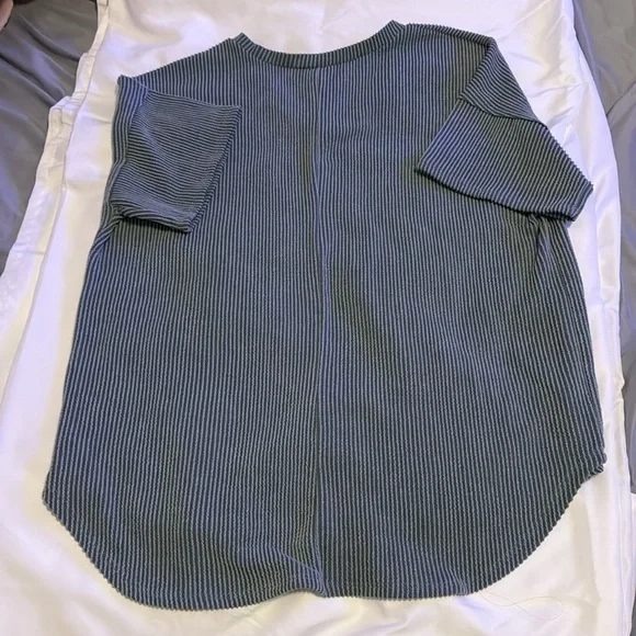 Altar’d State Top - Picture 4 of 4